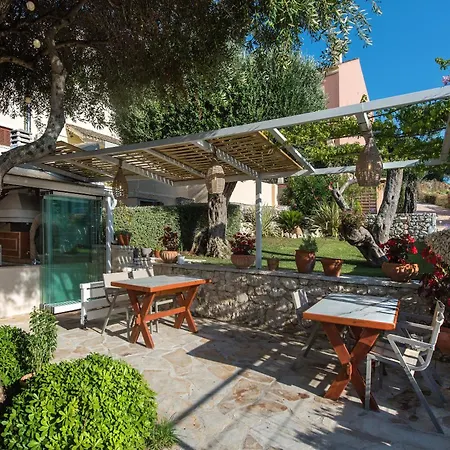 Hill Lofos Hotel