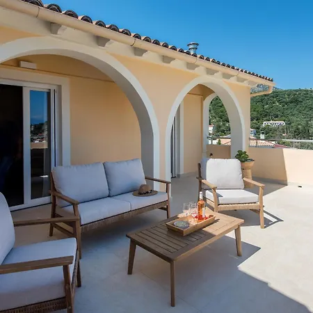 Hill Lofos Hotell 2*